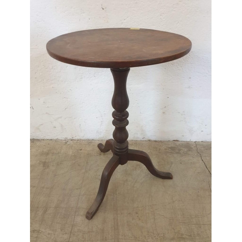 71 - Antique Oak Round Tilt-Top Side Table with Turned Pedestal Tripod Leg, (Approx. Ø:46cm x H:68cm)