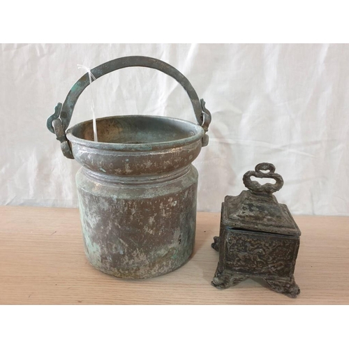 40 - Antique Copper Pan / Pot with Handle (H:22cm, Ø:19cm), Together with Vintage Cast Iron Lidded Pot wi... 