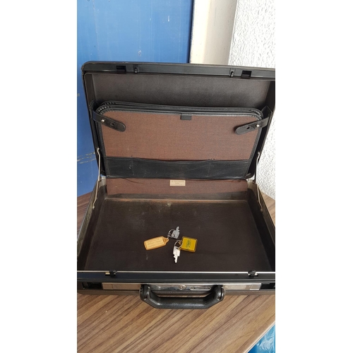 258A - 2 x Retro Samsonite Suitcases with Key (In the office)