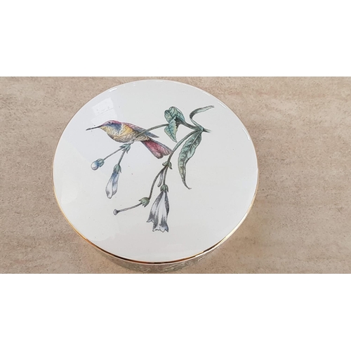 205 - Wedgwood Bone China Humming Birds Large Round Trinket Box (Ø:13cm)