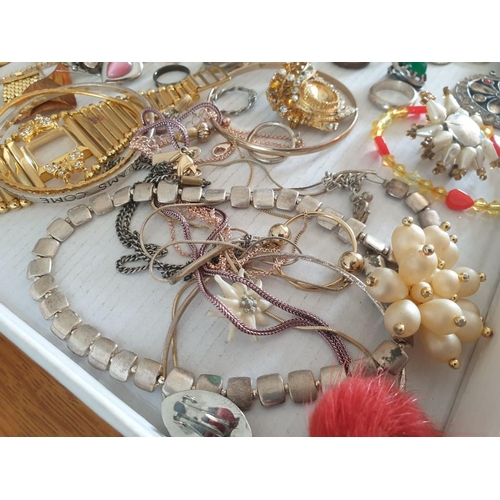 194 - Large Collection of Assorted Costume Jewellery / Faux Biloux, Incl. Rings, Necklaces, Bracelets, Bro... 