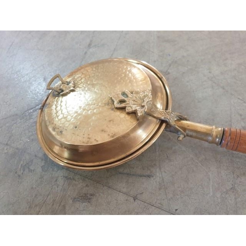 146 - Brass Bed Warming Pan with Turned Wood Handle (Overall Approx. 77cm)