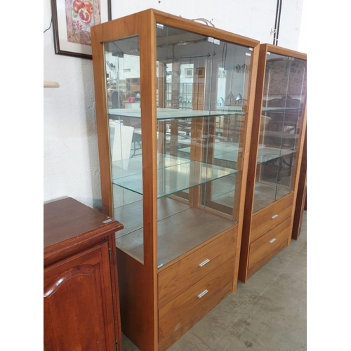 216A - Retro Style Teak Effect 3 - Sided Display Cabinet with Mirror Back, 2 x Glass Shelves & Recessed Lig... 