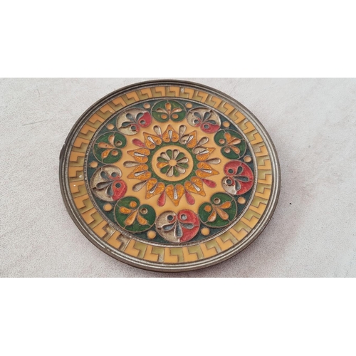 864 - 2 x Wall Ornaments; Small Brass & Enameled Round Decorative One (Ø: 12.5cm), Together with Retro Pol... 