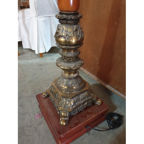 103 - Large Impressive Classical Style Floor Standing / Standard Lamp with Turned Wood Upstand, Decorative... 