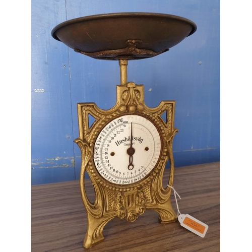 61 - Antique German 10kg Weighing Scales, 'Hushallsvag' with Metal Pan (Overall H: 35cm)