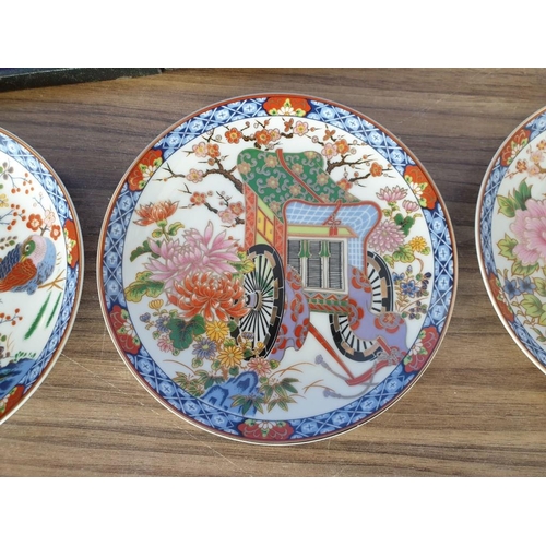 93 - Crystal Fruit Bowl (Approx. Ø: 22cm), Together with Set of 4 x Chinese Plates with Oriental Decorati... 