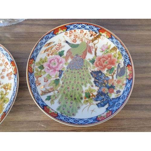 93 - Crystal Fruit Bowl (Approx. Ø: 22cm), Together with Set of 4 x Chinese Plates with Oriental Decorati... 
