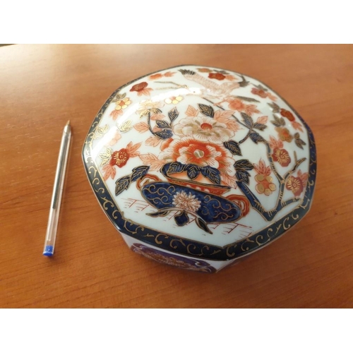 72 - Large Hand Painted Oriental Lidded Dish with Cobalt Blue & Gold, Flowers & Birds (Approx. Ø: 18cm, H... 