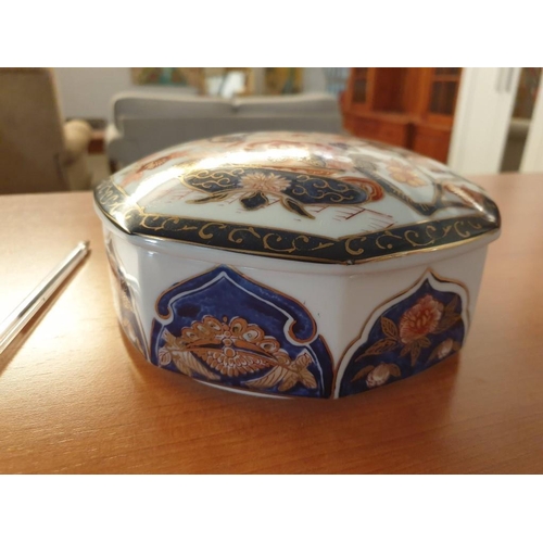 72 - Large Hand Painted Oriental Lidded Dish with Cobalt Blue & Gold, Flowers & Birds (Approx. Ø: 18cm, H... 
