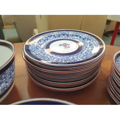 70 - Large Collection of Antique Royal Worcester 'Royal Lilly' Table Ware (Circa 1880), in Blue & White C... 