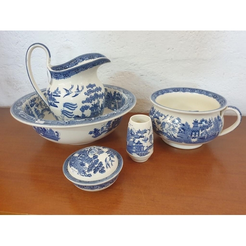 71 - Wedgwood 5-Piece Chamber Set in the Blue & White 'Willow' Pattern with Oriental Scenes; Large Jug & ... 