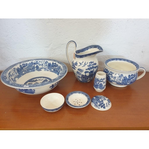 71 - Wedgwood 5-Piece Chamber Set in the Blue & White 'Willow' Pattern with Oriental Scenes; Large Jug & ... 