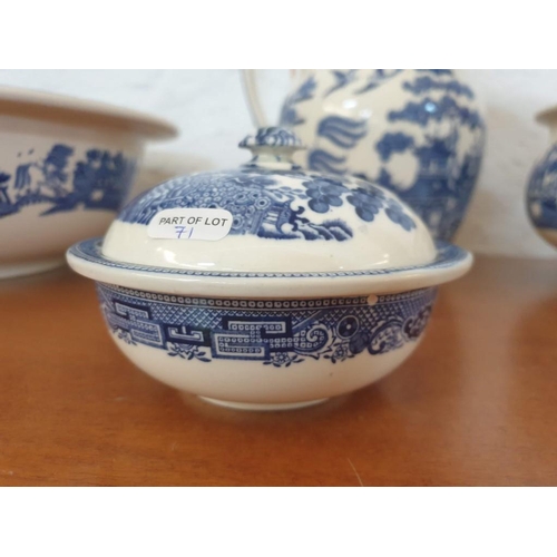 71 - Wedgwood 5-Piece Chamber Set in the Blue & White 'Willow' Pattern with Oriental Scenes; Large Jug & ... 