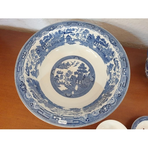 71 - Wedgwood 5-Piece Chamber Set in the Blue & White 'Willow' Pattern with Oriental Scenes; Large Jug & ... 