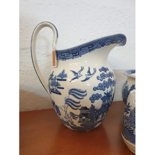 71 - Wedgwood 5-Piece Chamber Set in the Blue & White 'Willow' Pattern with Oriental Scenes; Large Jug & ... 