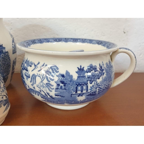 71 - Wedgwood 5-Piece Chamber Set in the Blue & White 'Willow' Pattern with Oriental Scenes; Large Jug & ... 
