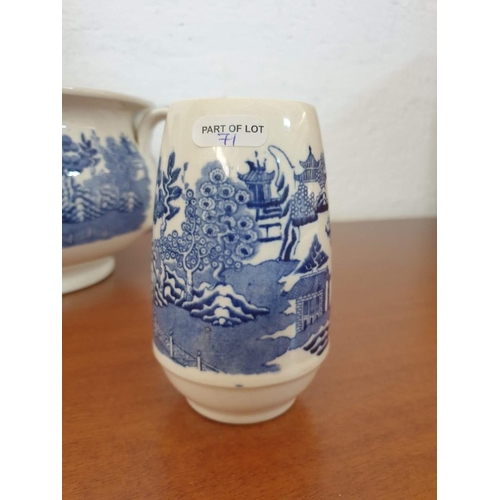71 - Wedgwood 5-Piece Chamber Set in the Blue & White 'Willow' Pattern with Oriental Scenes; Large Jug & ... 