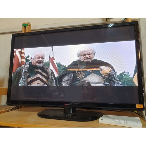 96 - LG 42'' Television (Model: 42PN450B) with Manual (Nb. No Remote)