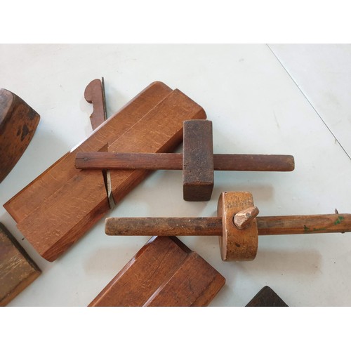 78 - 13 x Antique Woodwork / Carpenter's Tools; Planes, Gliders. Scribes, Set Squares (13)