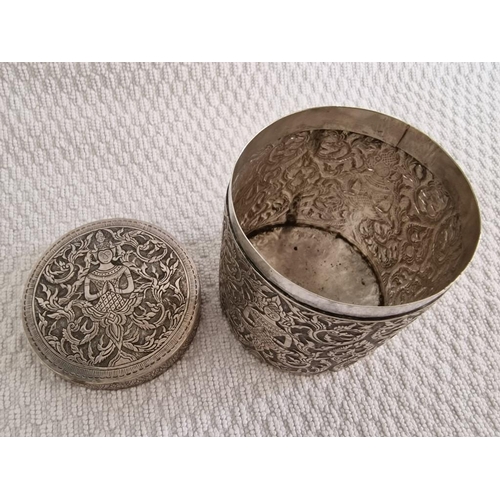 203 - Decorative Chinese(?) .900 Silver Lidded Pot, (Approx. H: 9cm, Ø: 8cm, Weight: 148g)

* Tested with ... 