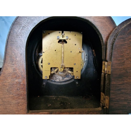 108 - Collection of 4 x Vintage Wooden Mantel Clocks; 2 with Quartz Movements and 2 with Mechanical Moveme... 