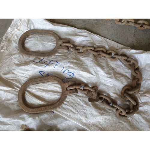 688 - 4 x Heavy Duty Lifting Chains (Approx. 10, 13 & 15mm Chains)