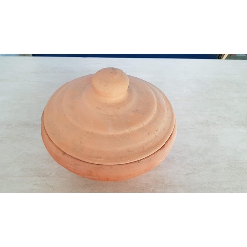 666 - Large Traditional Terracotta Dish / Casserole with Lid (H:16cm x Ø:22cm)