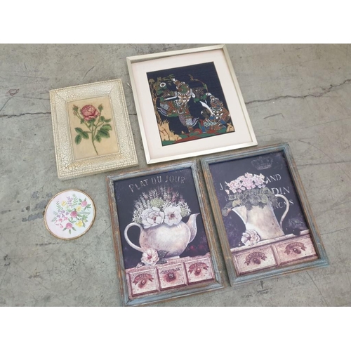 711 - Collection of Pictures in Various of Sizes (5)