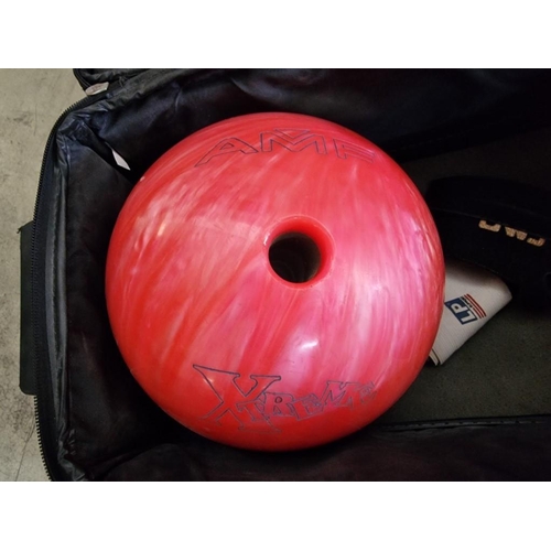 135 - 10-Pin Bowling Ball in Carry Case, 'AMF Extreme'