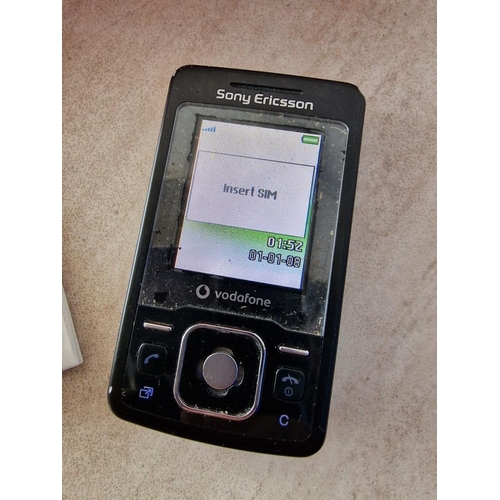 193 - Sony Ericson T303 Mobile Phone with Box, (Turns on But A/F)