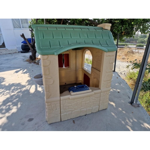 454 - Plastic Garden / Outdoors Children's Play House, by 'Step 2'