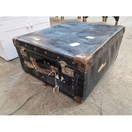 297 - Vintage Travelling Trunk / Suitcase, (Approx. 50 x 60 x 25cm)