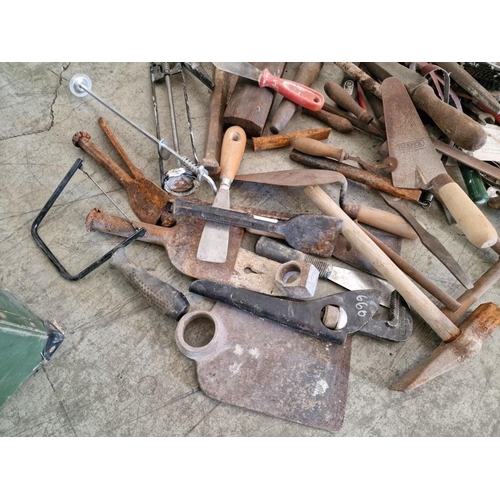 475 - Large Qty of Assorted Tools; Vintage Drills, Lump Hammer, Sockets, Spades / Trowels, Chisels, Saws, ... 