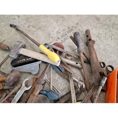 475 - Large Qty of Assorted Tools; Vintage Drills, Lump Hammer, Sockets, Spades / Trowels, Chisels, Saws, ... 