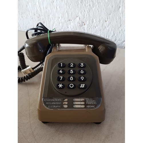 427 - Vintage Brown Telephone Telic (80's)