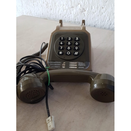 427 - Vintage Brown Telephone Telic (80's)