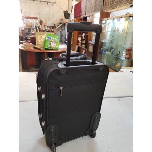 448 - Travel Set; Big Black Suitcase and Small Cabin Suitcase, Both on Wheels and with Pull-Out Handle (A/... 