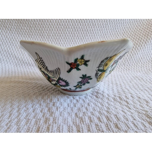 378 - 2 x Chinese Porcelain Bowls (Approx. Ø:16 x H:7cm and Ø:15cm x H:7cm), Hand Coloured Butterflies, In... 