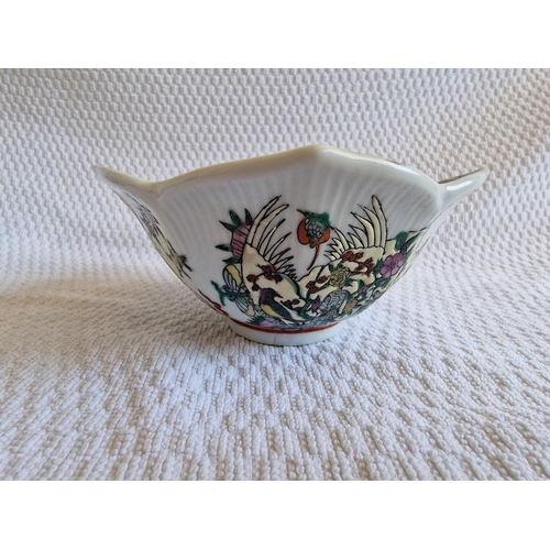 378 - 2 x Chinese Porcelain Bowls (Approx. Ø:16 x H:7cm and Ø:15cm x H:7cm), Hand Coloured Butterflies, In... 