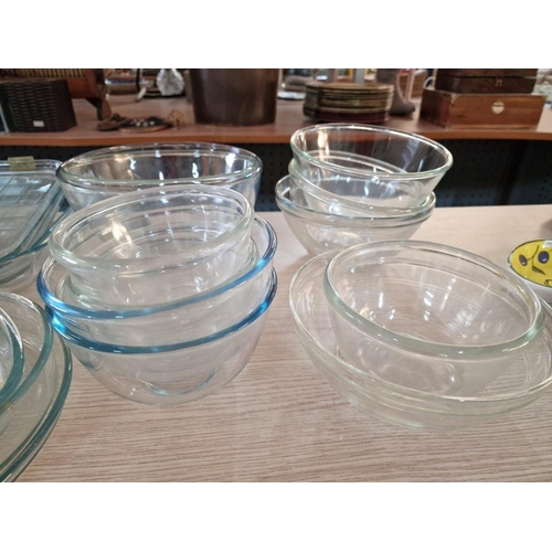 531 - Box of Assorted Pyrex Bowls and Dishes