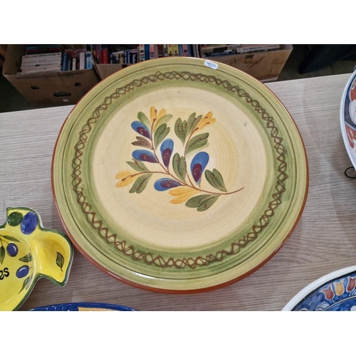 92 - 5 x Decorative Plates / Dishes; Large Oriental Wall Plate and Floral Plate (Approx. Ø: 37cm), Olive ... 