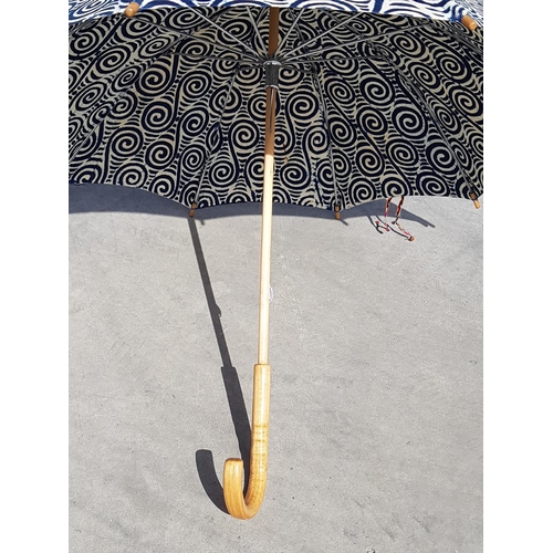 262 - 2 x Vintage Ladies Parasols (Wood / Fabric)