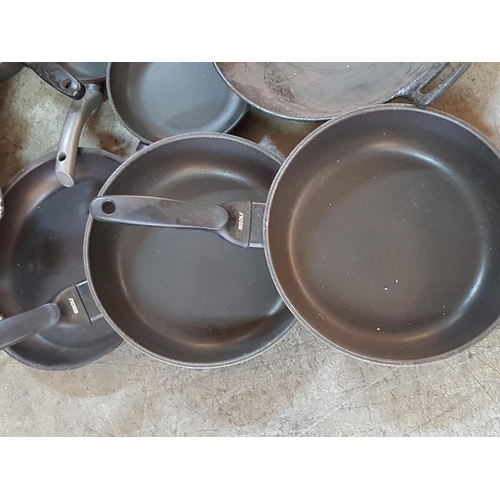 270 - Various of Pans and Woks inc; Cast Iron Round Pan (11pcs)