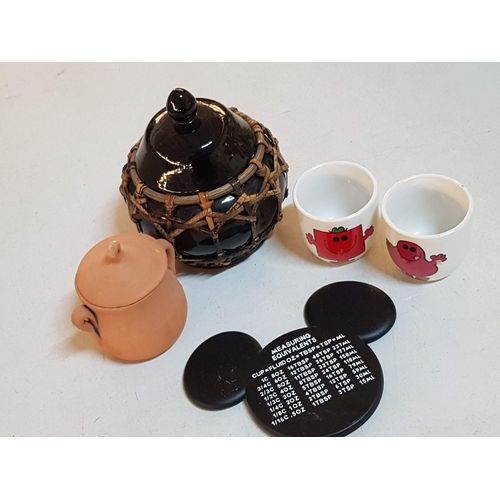 272 - Assorted Collection of Kitchen Items inc; Toast Holder, Pepper and Slat Holder, Egg Accessories etc