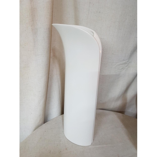 517 - Various of White Vases, Shape, Size (x4) (H:25cm, H:38cm, H:32cm, H:25cm)