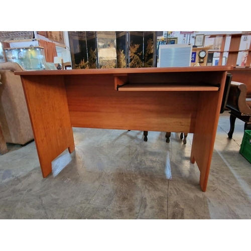 89 - Cherry Colour Wood Effect Desk with Part Bow Front Top and Keyboard Shelf, (Approx. 120 x 60 x 78cm ... 