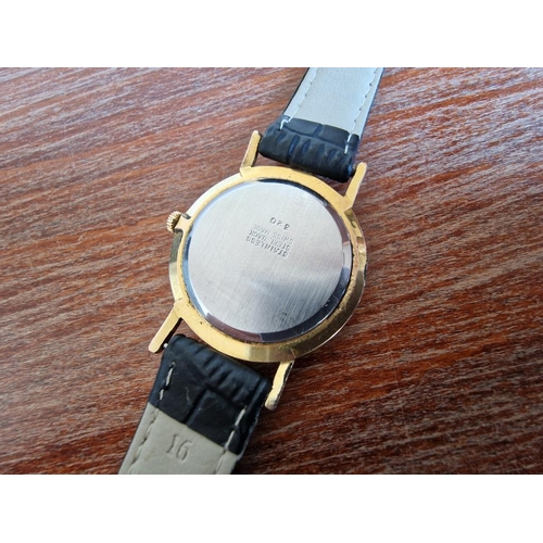 726 - Vintage Baume Gents Wrist Watch, Swiss Made, 17 Jewells, Gold Tone Case with Stainless Steel Back on... 