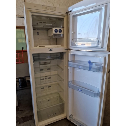 765 - Whirlpool Fridge Freezer, White Colour, Model: ARC4110), (Approx. 60 x 64 x 187cm)