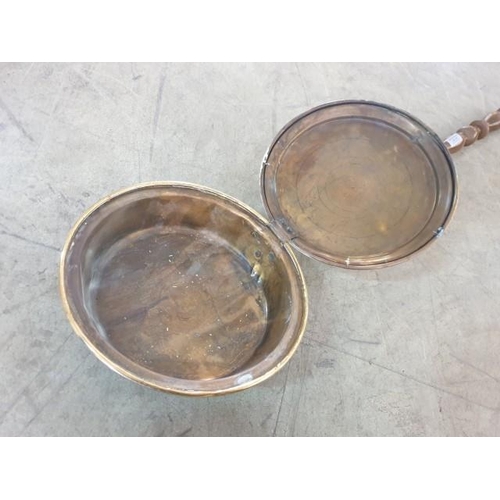 780 - Brass Bed Warming Pan with Turned Wood Handle (Overall Approx. 108cm)